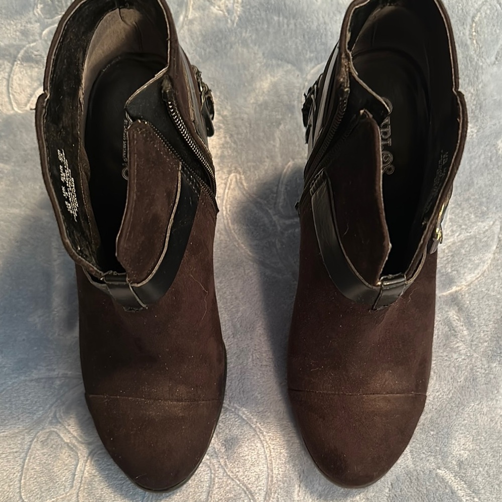 Carlos Santana Black Ankle Boots. Size 6